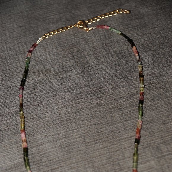 Many shades of Tourmaline! Gorgeous necklace, 16” - Picture 3 of 3